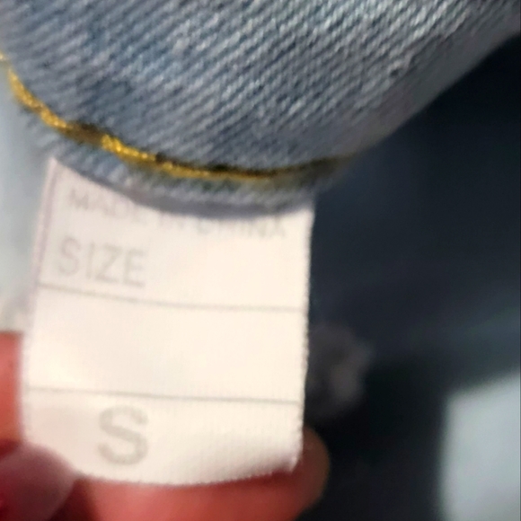 Hi rise, Light blue wash, Distressed skinnies, Size S. NO stains Excellent condi - Picture 6 of 15